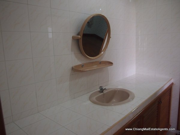 Beautiful 4 Bedroom Home in Moo Baan Nai Fun