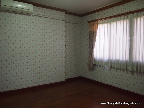 Beautiful 4 Bedroom Home in Moo Baan Nai Fun
