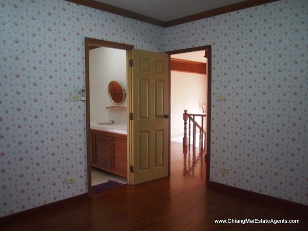 Beautiful 4 Bedroom Home in Moo Baan Nai Fun