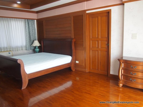 Beautiful 4 Bedroom Home in Moo Baan Nai Fun