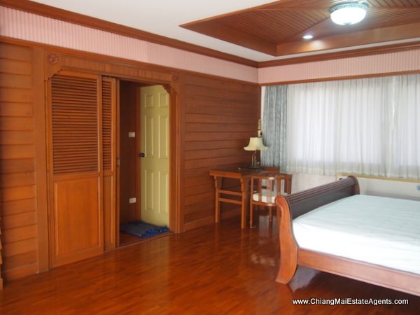 Beautiful 4 Bedroom Home in Moo Baan Nai Fun