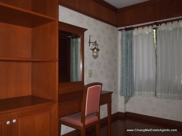 Beautiful 4 Bedroom Home in Moo Baan Nai Fun