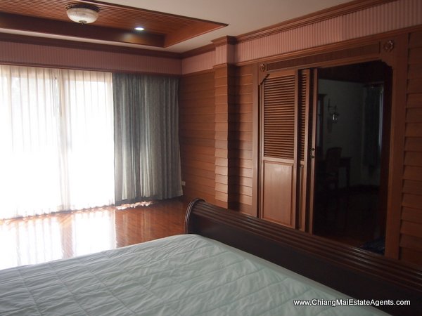 Beautiful 4 Bedroom Home in Moo Baan Nai Fun