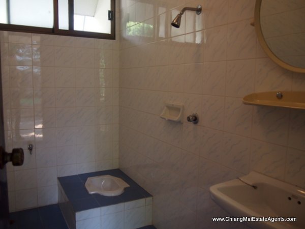 Beautiful 4 Bedroom Home in Moo Baan Nai Fun