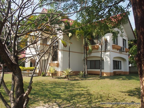 Beautiful 4 Bedroom Home in Moo Baan Nai Fun