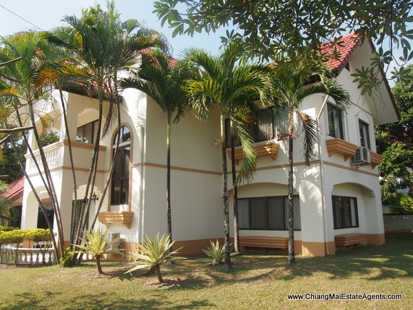 Beautiful 4 Bedroom Home in Moo Baan Nai Fun