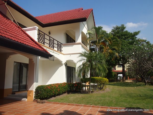 Beautiful 4 Bedroom Home in Moo Baan Nai Fun