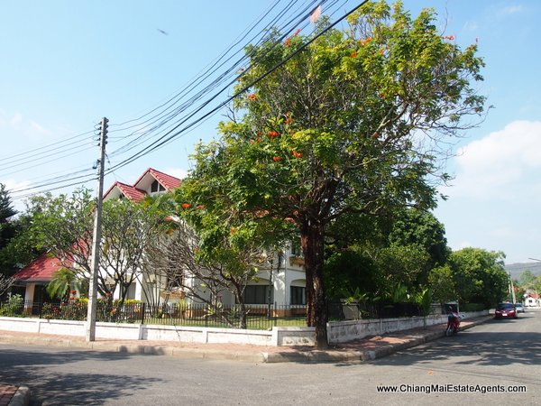 Beautiful 4 Bedroom Home in Moo Baan Nai Fun