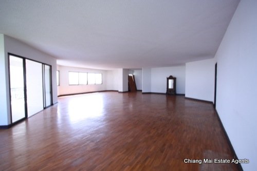 Unfurnished Unrenovated condo in the city
