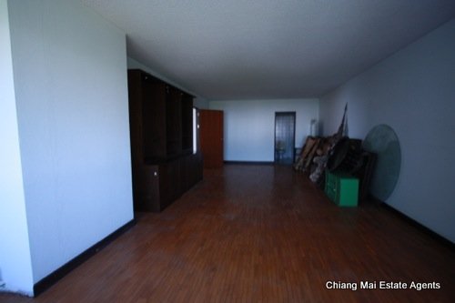 Unfurnished Unrenovated condo in the city