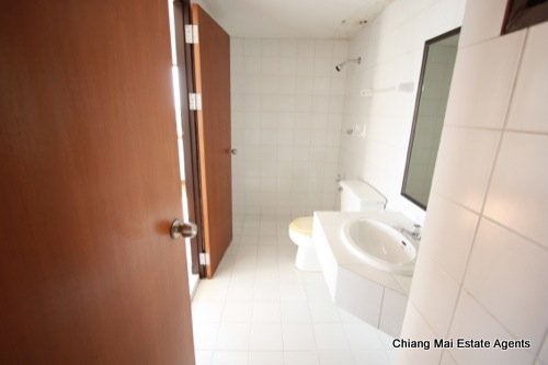 Unfurnished Unrenovated condo in the city