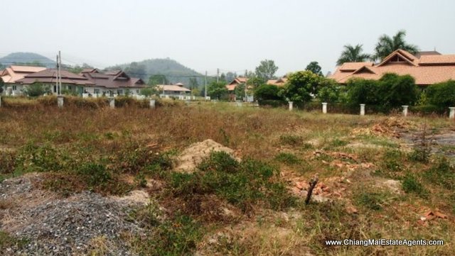 300 Sqw Land For Sale in Lakeview Resort