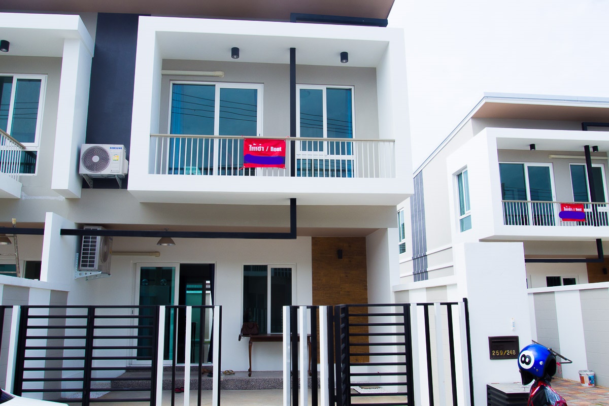 Townhouse For Rent