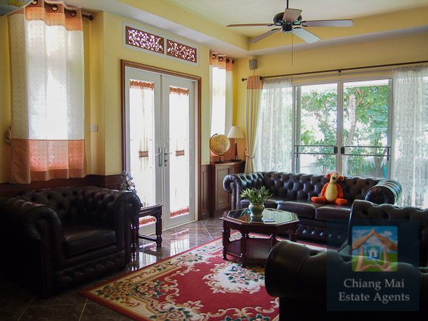 Beautifully Furnished 4 Bed Home in Koolpunt 9