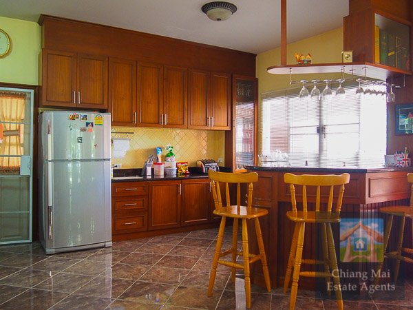 Beautifully Furnished 4 Bed Home in Koolpunt 9
