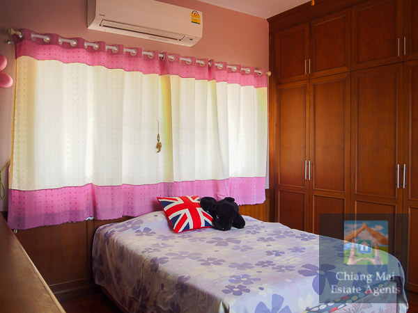 Beautifully Furnished 4 Bed Home in Koolpunt 9