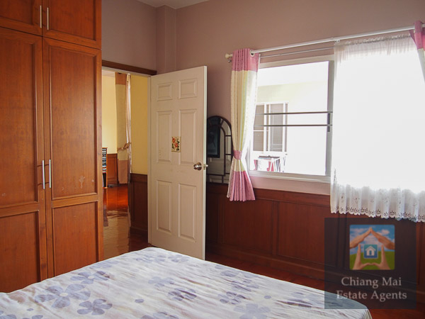 Beautifully Furnished 4 Bed Home in Koolpunt 9