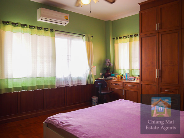 Beautifully Furnished 4 Bed Home in Koolpunt 9