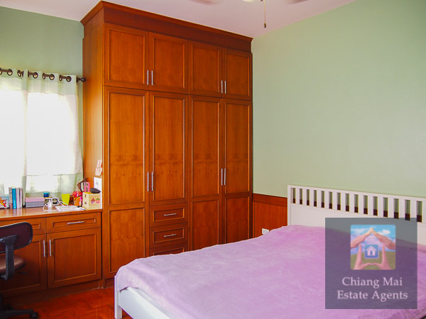 Beautifully Furnished 4 Bed Home in Koolpunt 9
