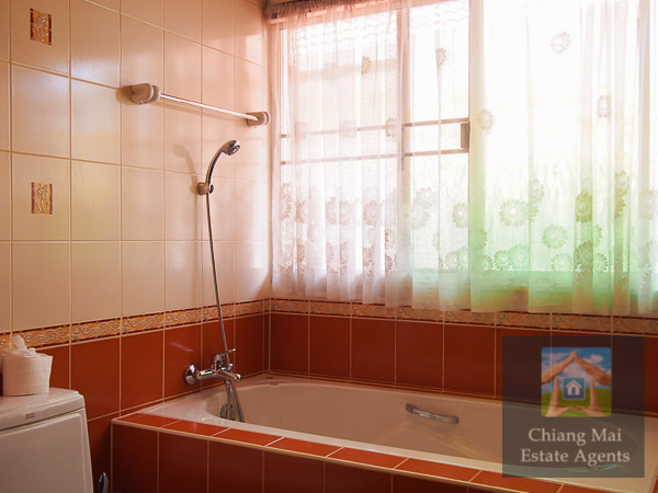 Beautifully Furnished 4 Bed Home in Koolpunt 9
