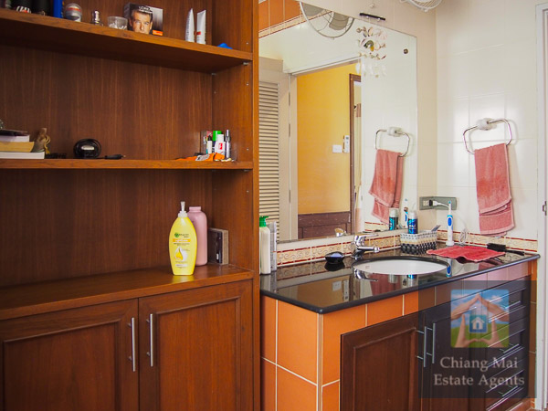 Beautifully Furnished 4 Bed Home in Koolpunt 9