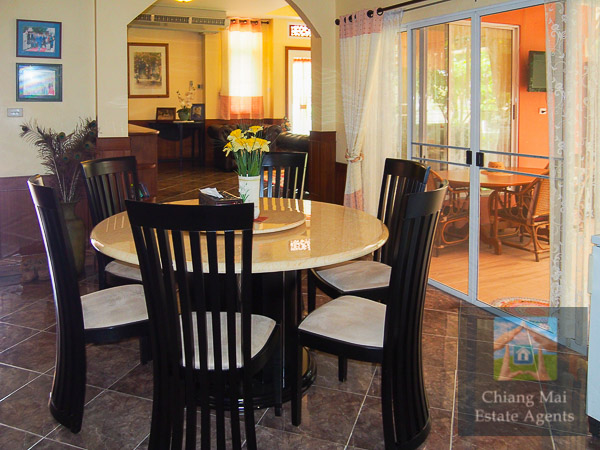 Beautifully Furnished 4 Bed Home in Koolpunt 9