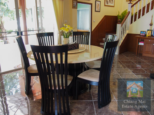 Beautifully Furnished 4 Bed Home in Koolpunt 9