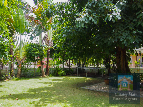 Beautifully Furnished 4 Bed Home in Koolpunt 9