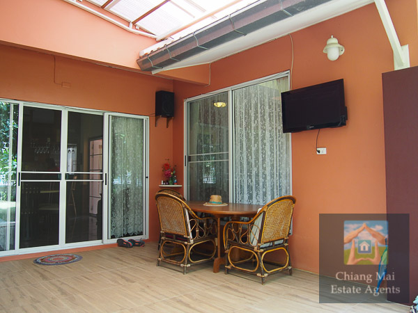Beautifully Furnished 4 Bed Home in Koolpunt 9