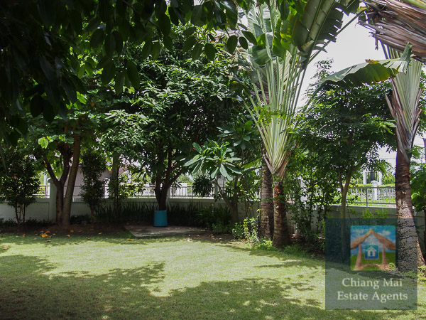 Beautifully Furnished 4 Bed Home in Koolpunt 9